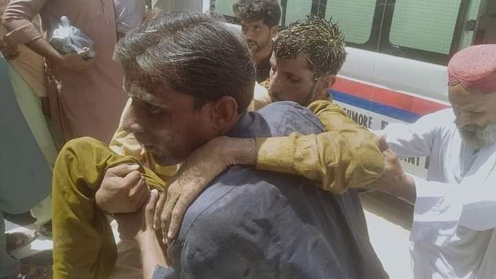 Truck overturned on Ghala Mandi Road, Kandhkot, death toll rises to 6
