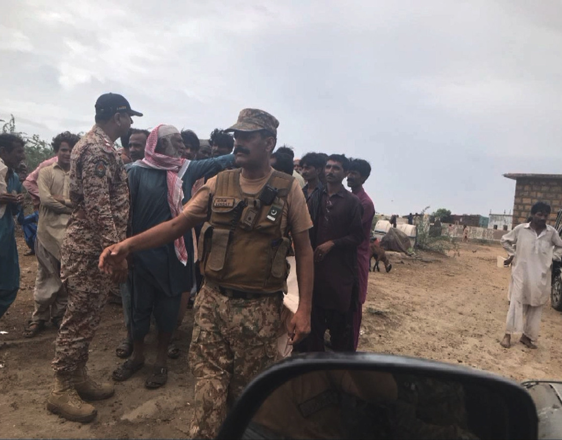 In view of the cyclone, the Pakistan Army shifted the families stranded in the village of Kharo Chan to safe places.