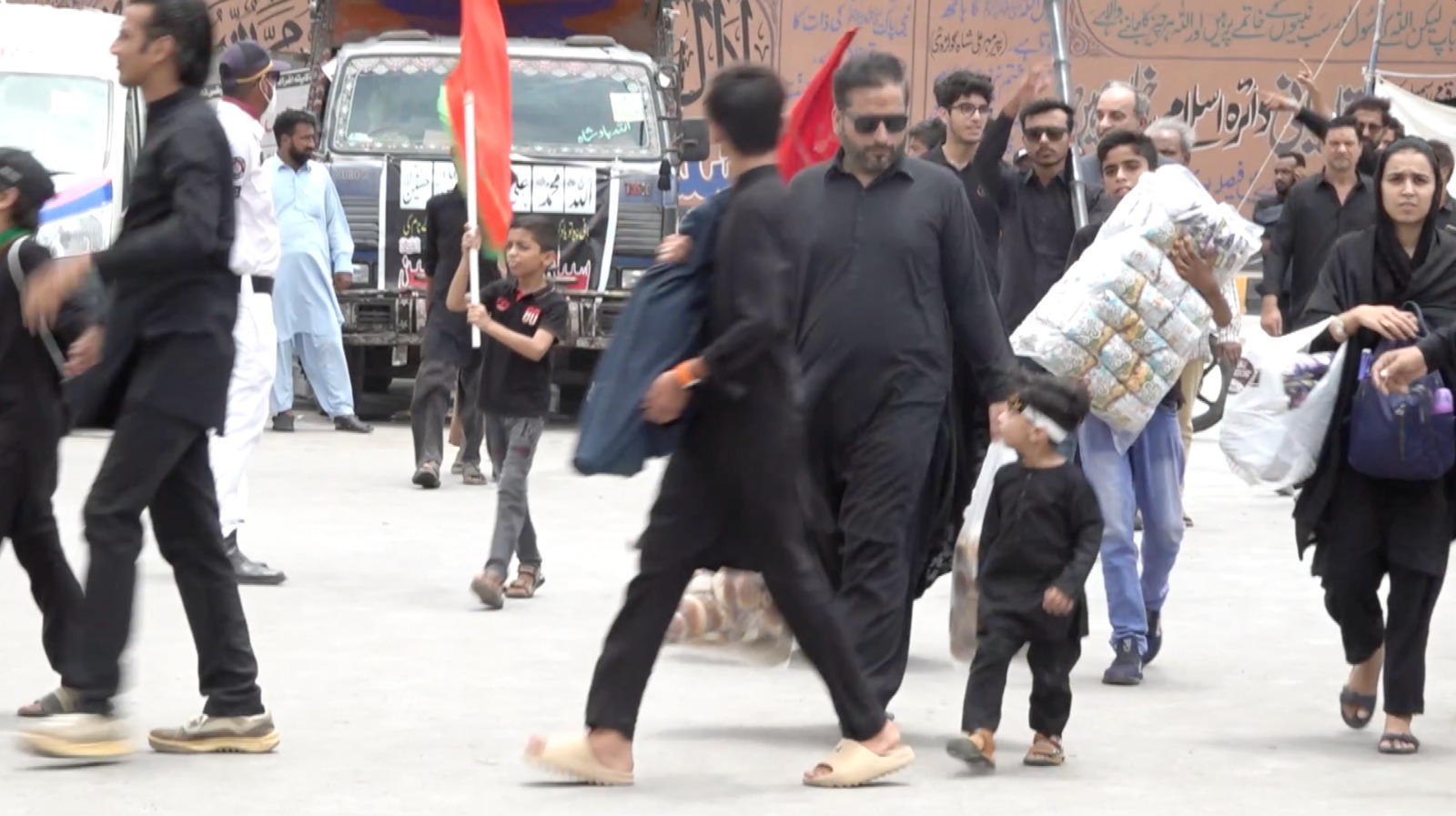  During the days of Muharram, mourners do not participate in processions and processions alone. Even young mourners are reminded of the great sacrifices of Karbala