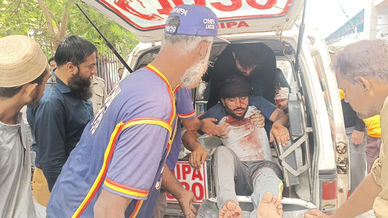 Horrific collision between dumper and coaster near Northern Bypass MD in Karachi. Four people died.