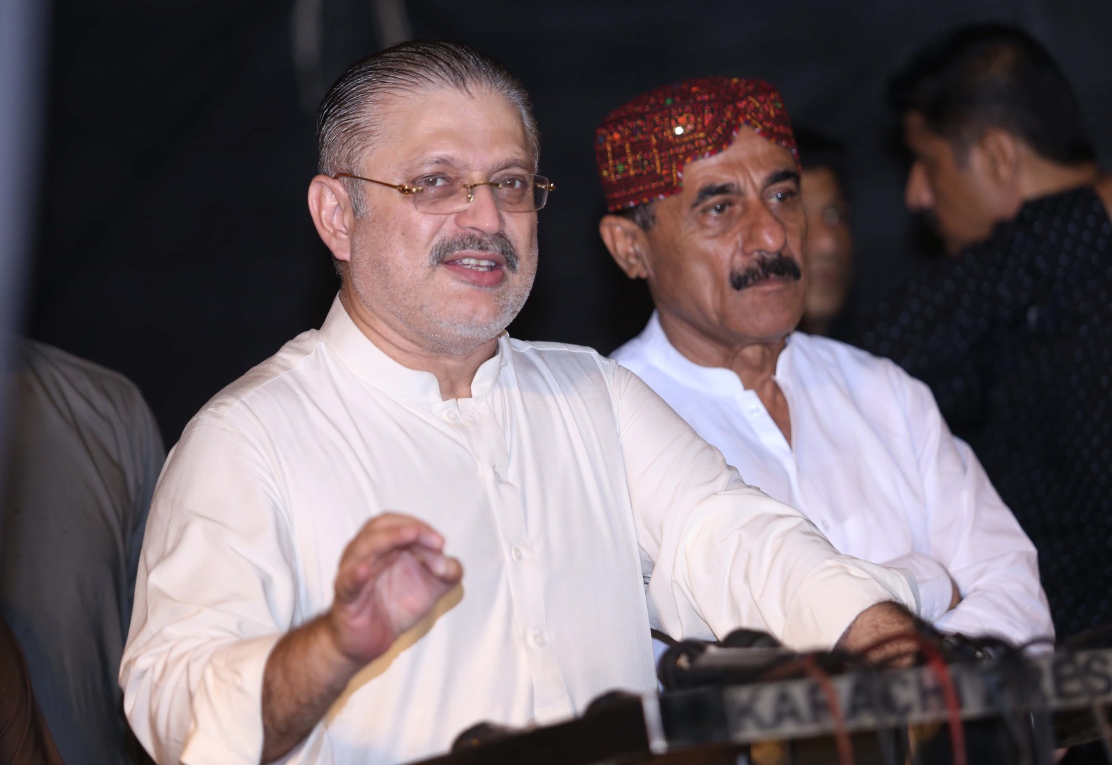 President Arif Alvi demonstrated that he prioritized the Tiger Force over Pakistan by cutting off his finger, seemingly attempting to be included in the list of martyrs.
