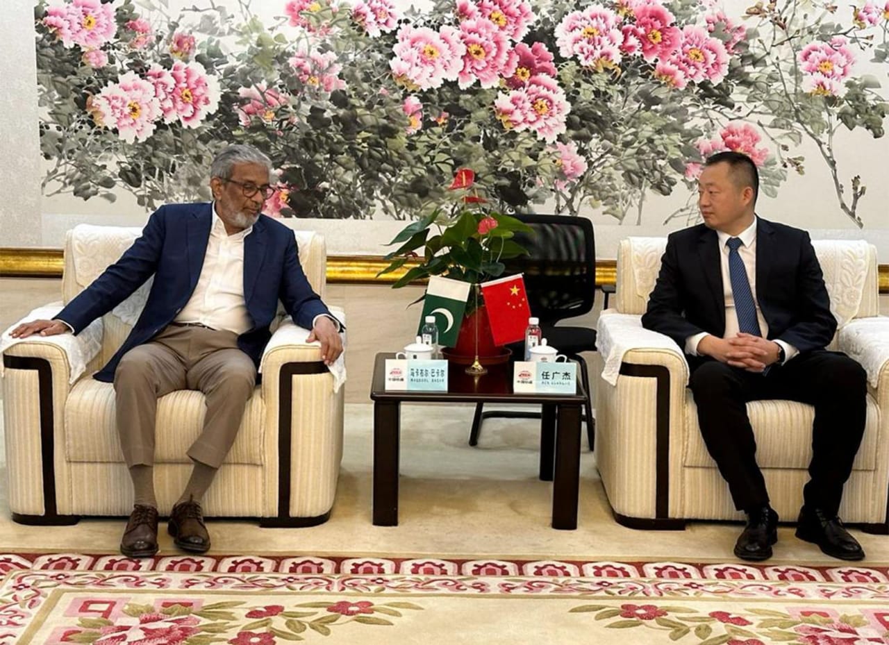  KARACHI  Caretaker Sindh Chief Minister Justice (rtd) and Vice President CRCC: Mr. Li Samaa in their meeting CRCC International Headquarters