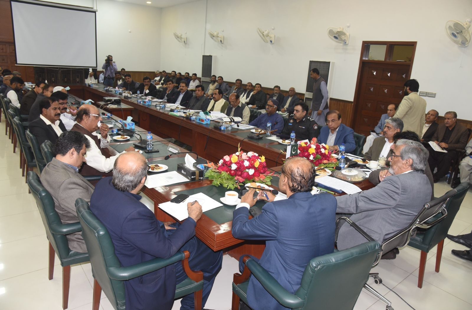 Justice Baqr orders construction of bridge on Old Phuleli Canal, crackdown against black marketing of urea