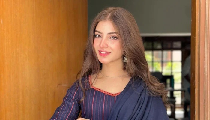 Kanza Hashmi, a Pakistani, says that at the age of 16, she got her first salary of Rs 5 lakh.
