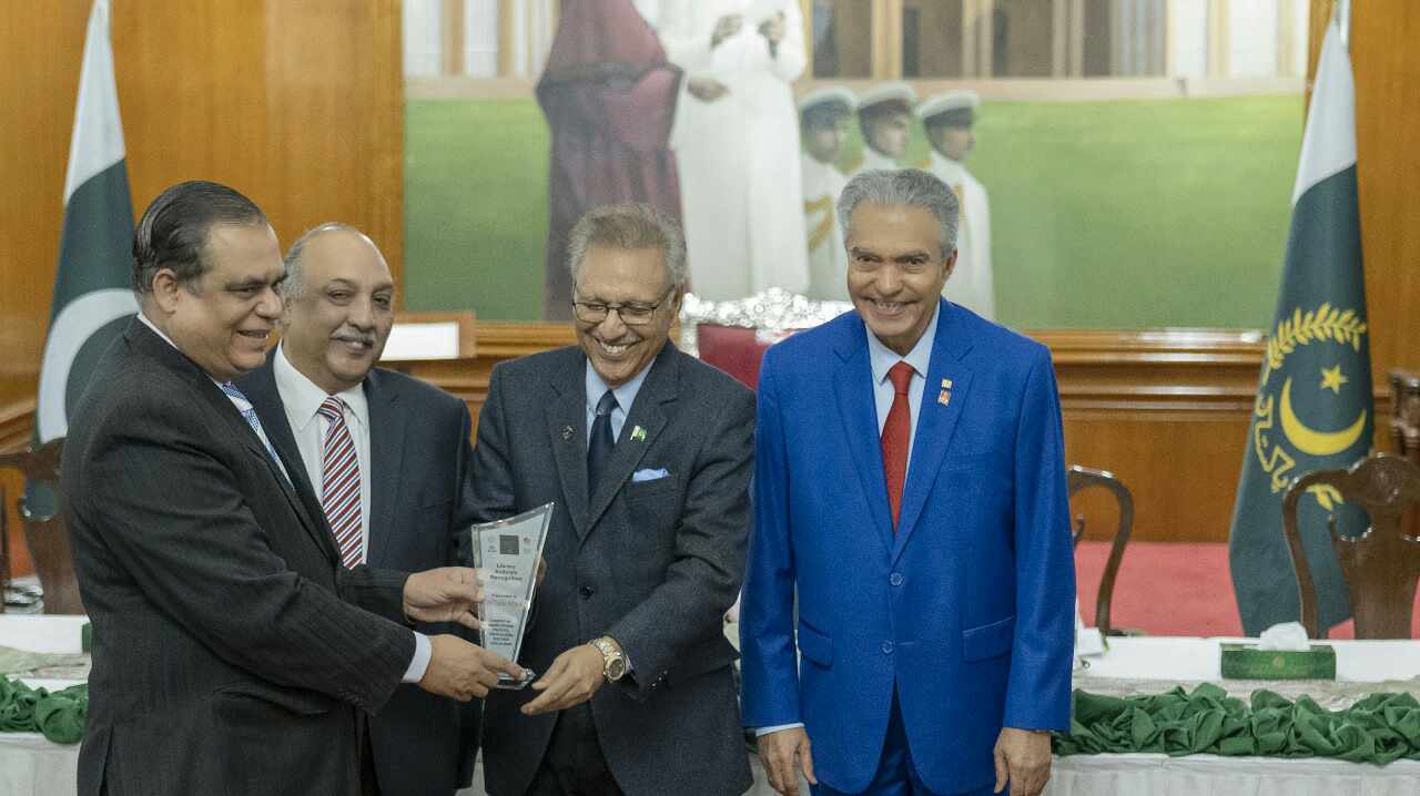 President Dr Arif Alvi inaugurates Karachi Festival of Books and Libraries, presents lifetime recognition shields