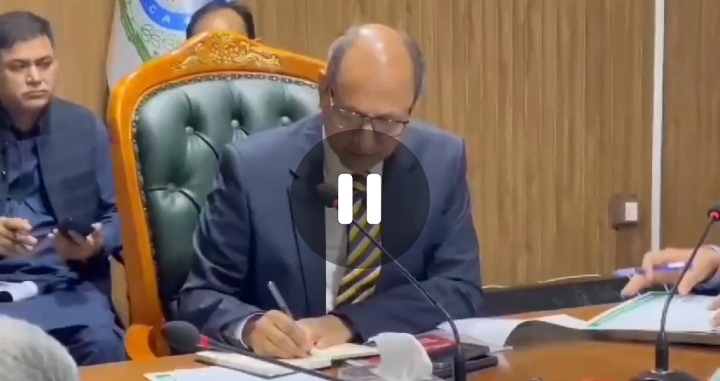 Saeed Ghani asks SBCA to show no compromise on illegal buildings in Karachi