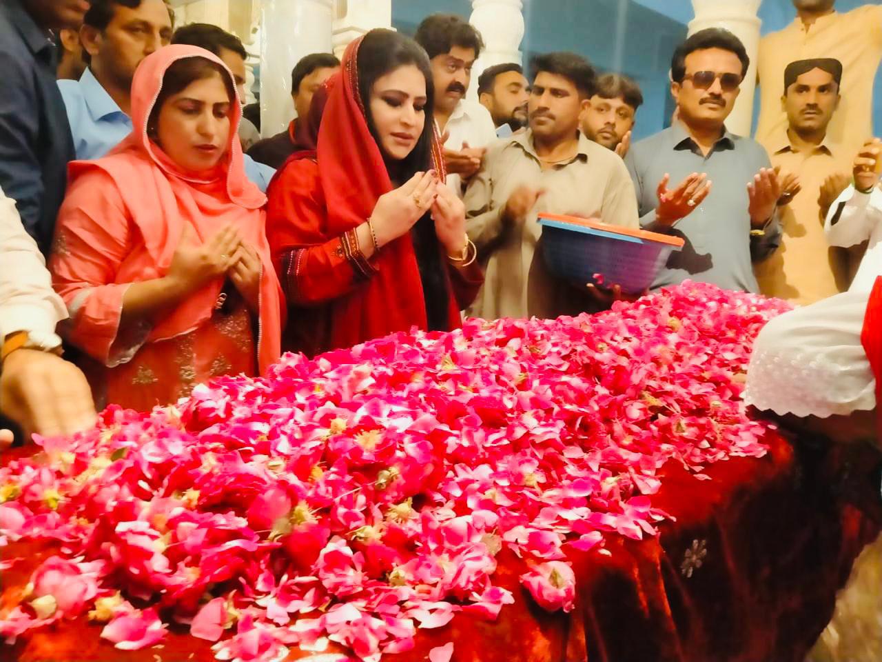    Former provincial minister and senior leader of People's Party Sasai Palejo visited the shrine of martyr Zulfikar Ali Bhutto.