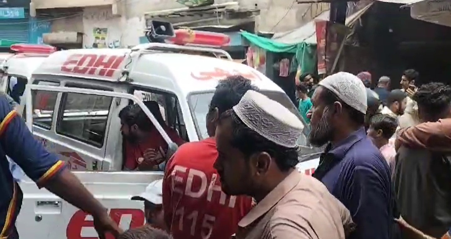 Four students fainted due to the smoke of the generator in a private school in Karachi Hijrat Colony.