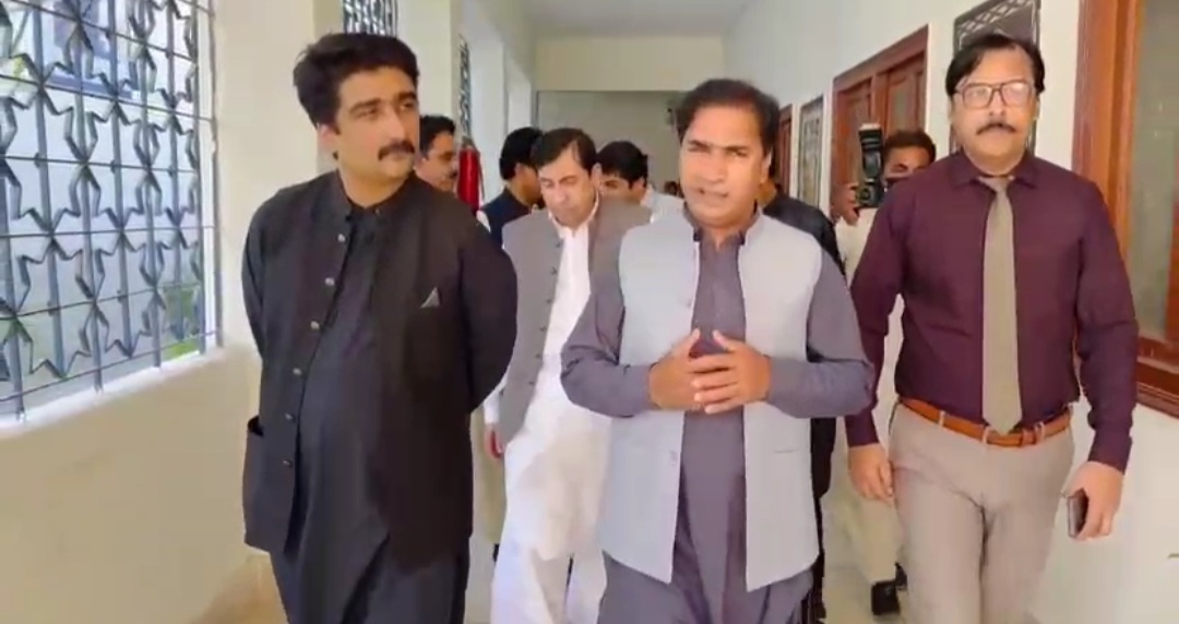 All facilities including furniture, new books, computers will be provided in the libraries of Sindh, 