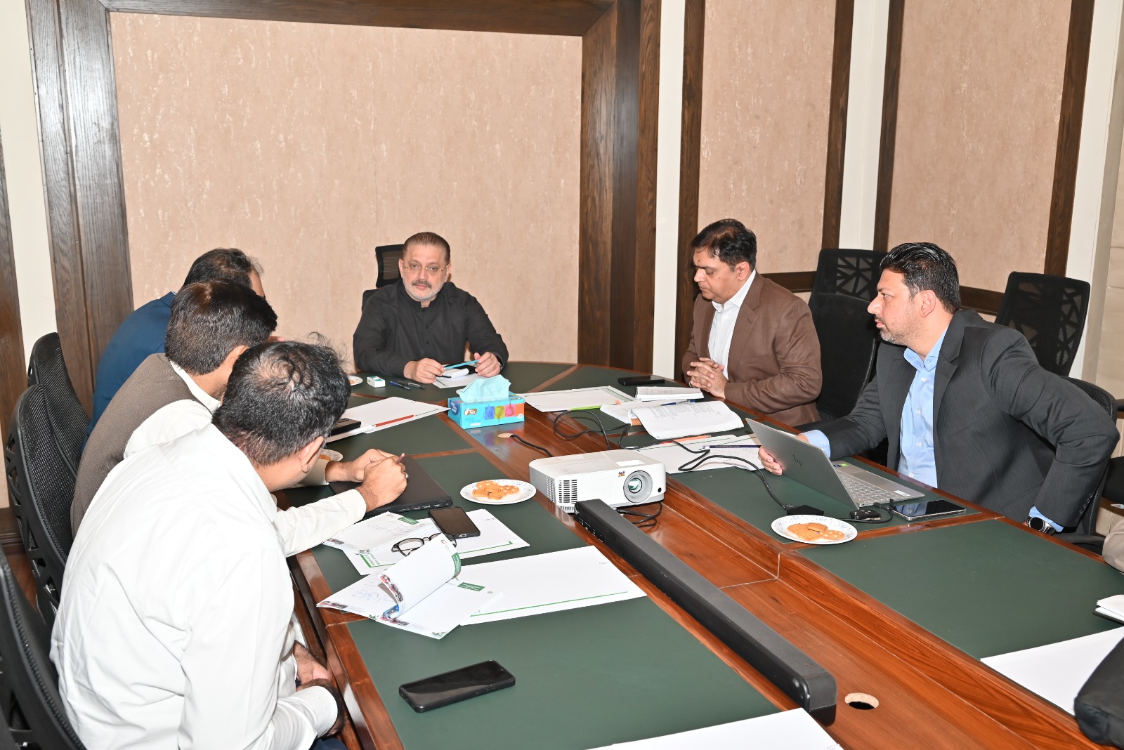 good news with the public: the Sindh government plans to operate double-decker buses on Karachi's roads and has begun preparations for their procurement.