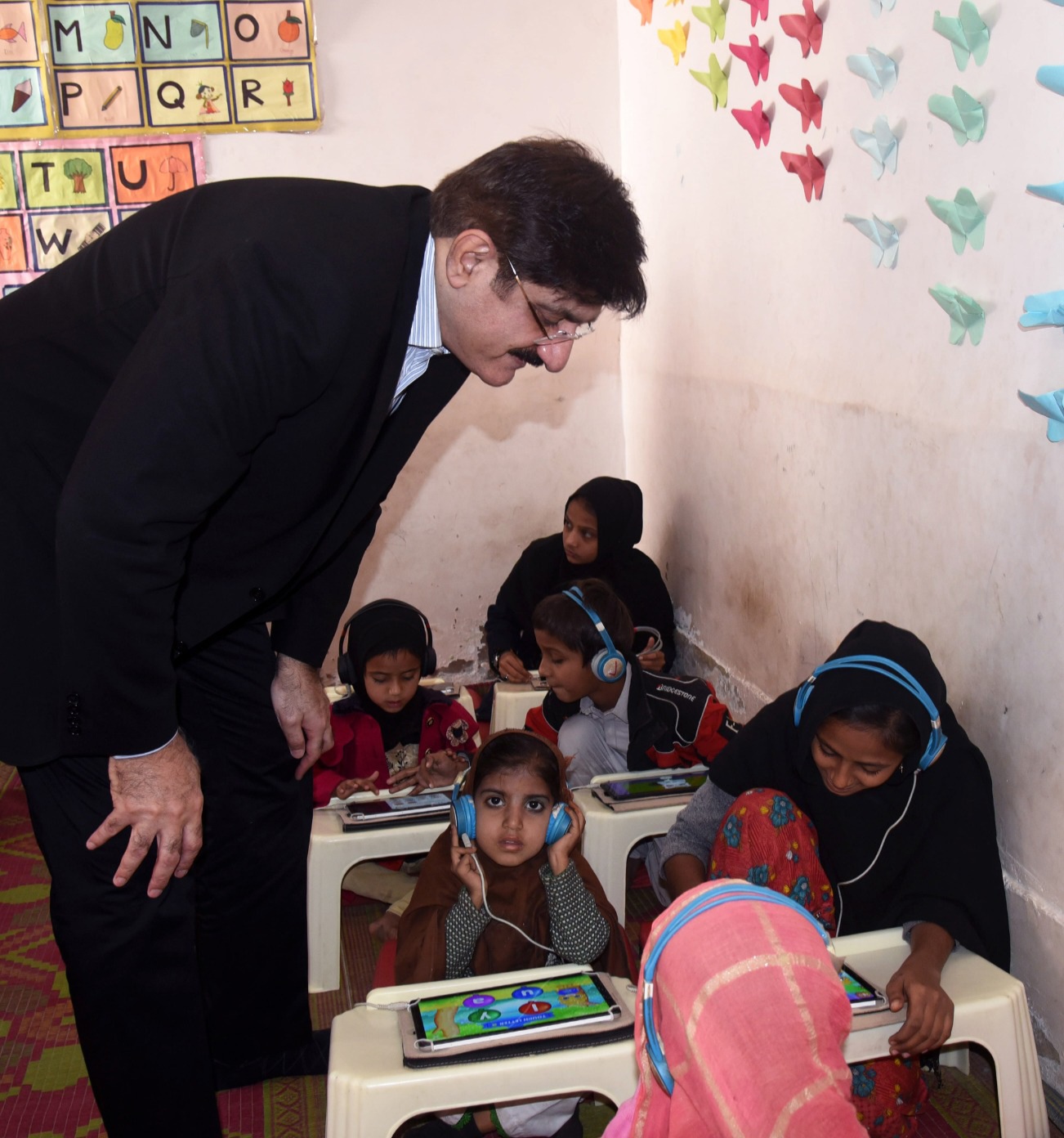 CM approves initiating evening shift in primary schools to reduce 46pc drop out
