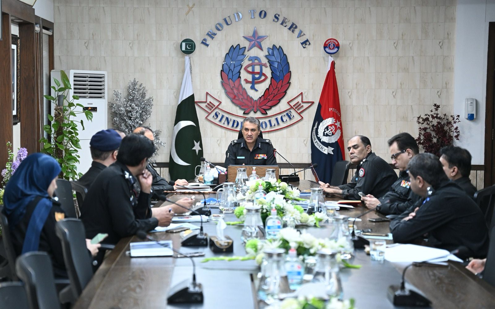 Sindh Police is conducting a full-scale operation against vehicles violating traffic rules. During the operation, 36 HTVs, LTVs, and 382 motorcycles were seized in Karachi city