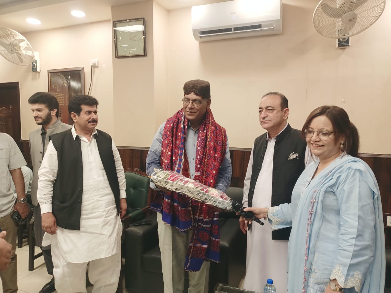 Dr. Lalchand Ukrani Attends Farewell Ceremony for Deputy Director on His Retirement