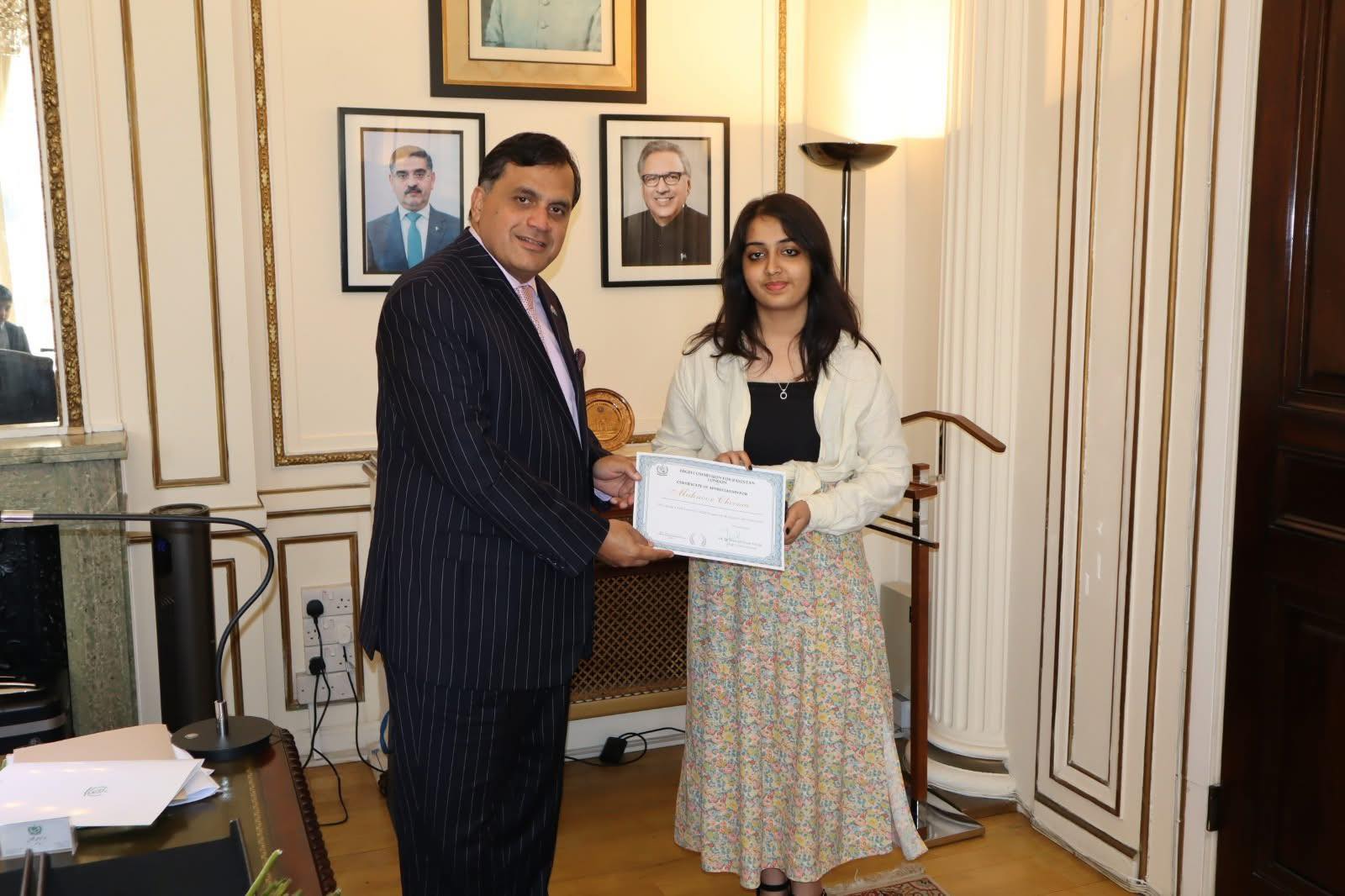  British-Pakistani Student Mahnoor Cheema Sets Global Academic Record with 24 A-Level Distinctions, Secures Admission to Oxford