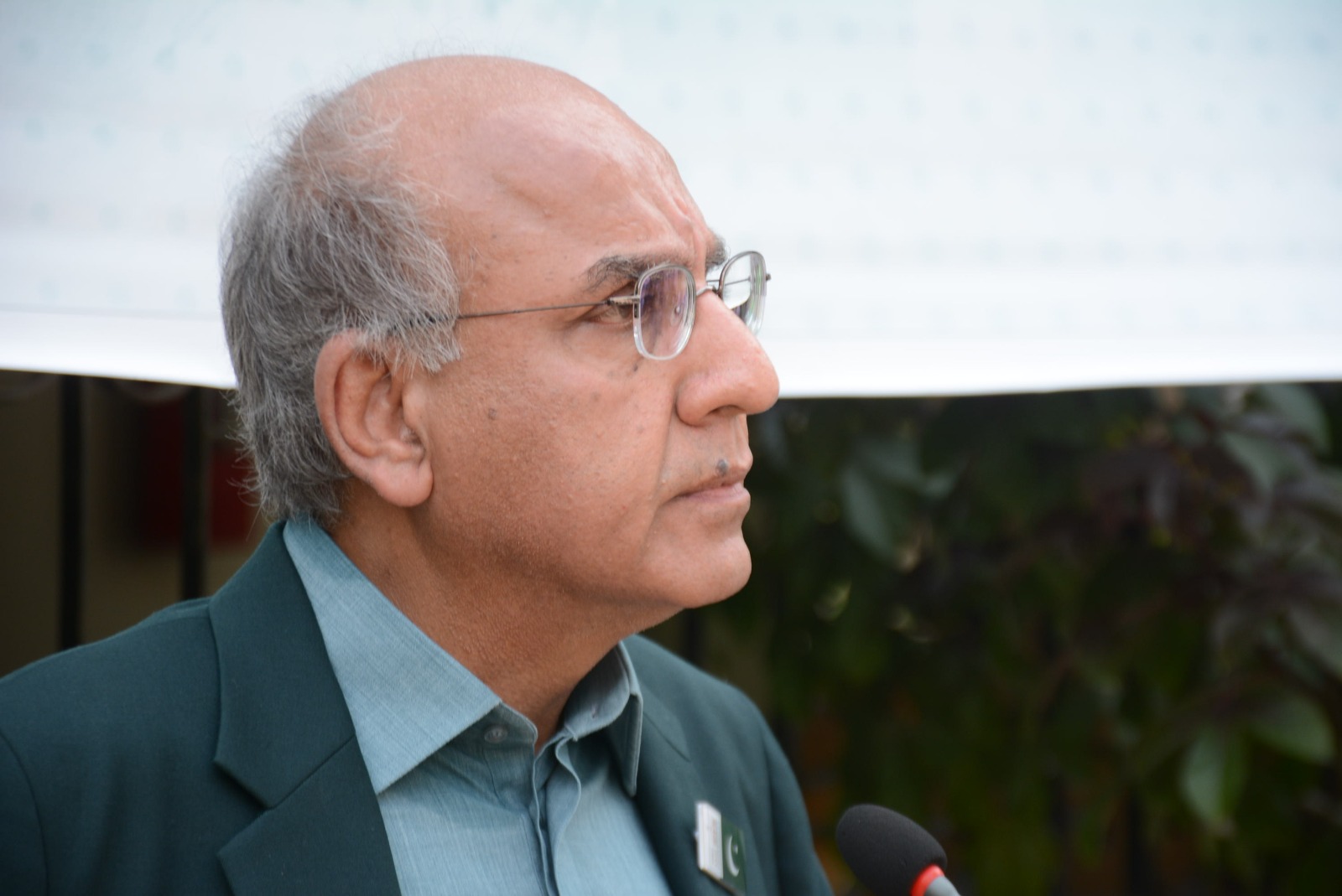 SMIU’s faculty, officers and other employees congratulate Vice Chancellor Dr. Mujeeb Sahrai on conferment of Sitara-e-Imtiaz