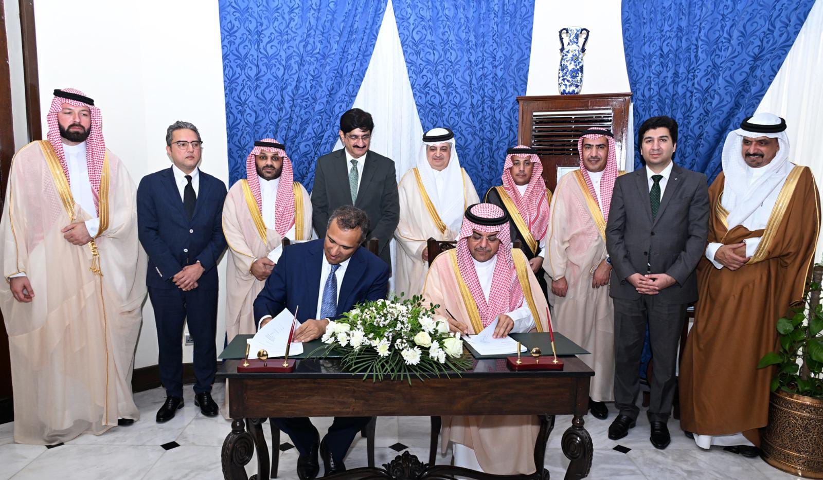 	Saudi Arabia-Pakistan to work together to strengthen the economy: Prince Mansoor 