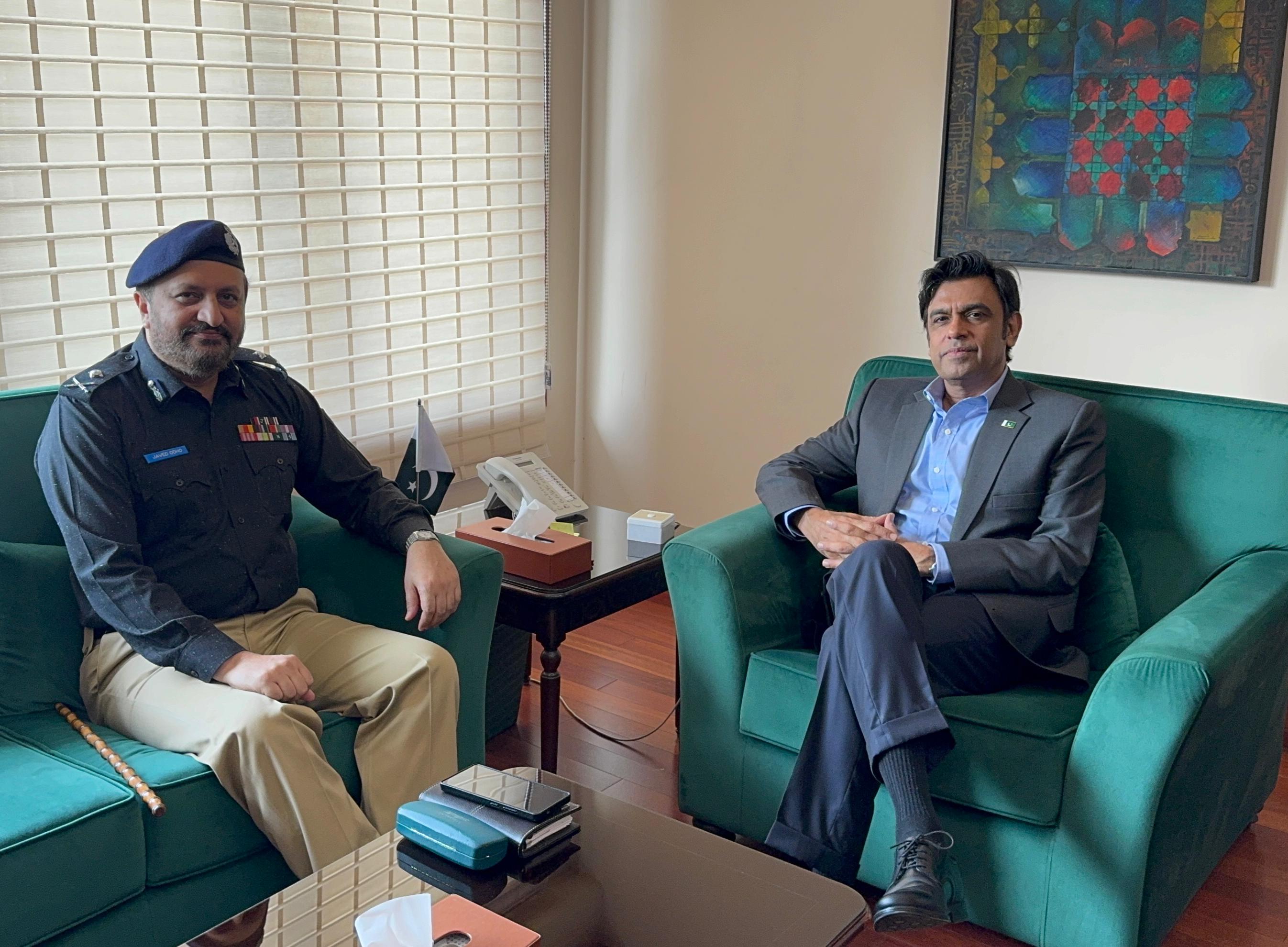 Chief Secretary Sindh Meets Newly Posted IG Sindh Javed Alam Odho