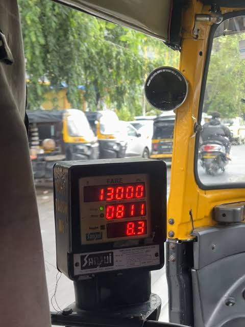 Karachi to Ban Rickshaws Without Meters After Two-Month Deadline: DIG Traffic