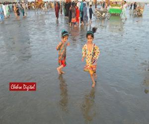 Karachi, Kids running in joy
