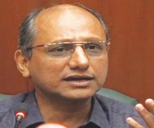 Imran Khan answerable to entire nation for his unfulfilled promises, Saeed Ghani 