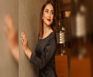  Pakistani actress Yamuna Zaidi's debut film Nayab has been shot, the story of the film is based on the struggle of a female  cricketer.