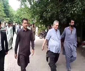 Ex-DG, Sindh Building Control Authority Manzoor Qadir alias Kaka, involved in passing the illegal map of Nasla Tower in Karachi, arrested.