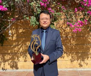 KARACHI Mr Meng Donghai, Chairman of TCB-1 and SSRL, poses with the NFEH Annual Environment Excellence Award.