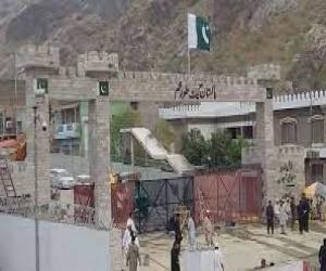 Commercial activities have been suspended on Torkham border in Khyber for the third day, pedestrian traffic is closed.