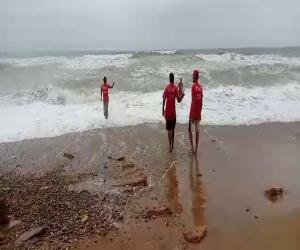 Three people drowned while bathing in the sea at the Hawke's Bay sandpit in Karachi. Two people died. 