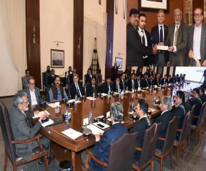 Justice Baqar gives Rs133.5 m grant to 28 bar associations
