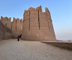 Sindh decides to appoint tourist guides to elevate visitor experiences at historical sites.