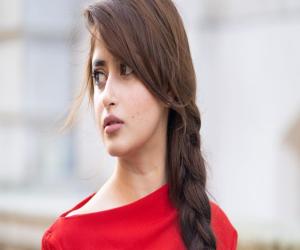A video of millions of people's favorite and popular actress Sajal Ali praising herself went viral, on which people seemed to make fun of her.