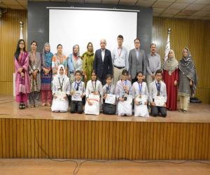Vice Chancellor SMIU Dr. Mujeeb Sahrai addresses prize distribution ceremony of SMIU Model School 