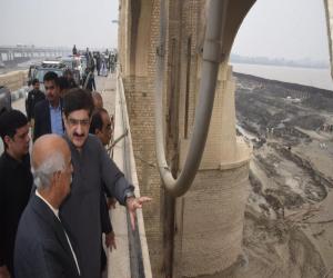 Murad gives 3 months to Works dept to complete pile works of Ghotki-Kandhkot Bridge 