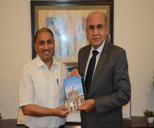 Distinguished scholars hold meeting with SMIU’s Vice Chancellor 