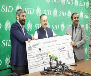 Sindh Senior Minister Sharjeel Inam Memon handed over a cheque of Rs. 30 million on behalf of the Sindh government to Adnan Asad, an official of Sindh Squash Champion.  