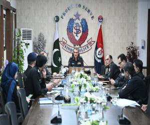 Sindh Police is conducting a full-scale operation against vehicles violating traffic rules. During the operation, 36 HTVs, LTVs, and 382 motorcycles were seized in Karachi city
