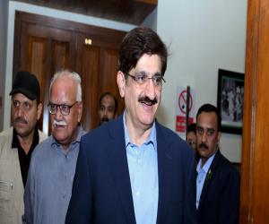 Murad congratulates Waqar Mehdi 