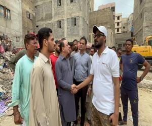 LYARI BUILDING COLLAPSE: DR. LALCHAND UKRANI VISITS SITE, MEETS AFFECTED FAMILIES