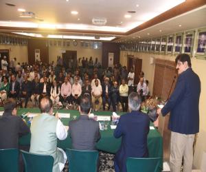 Sindh CM hoists flag at KCCI’s restored heritage building, calls for united effort to strengthen Pakistan’s economy