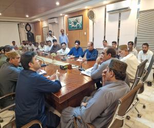 Sindh Government’s Flood Team comprising Nasir Shah, Jam Khan Shoro, and Mukesh Kumar Chawla pays emergency visit to Guddu Barrage to review situation