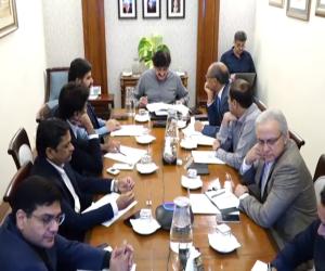 CM Murad Ali Shah orders urgent repair and drainage system for Karachi’s damaged roads after rains