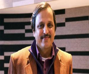  Senior Journalist Mazhar Abbas Speaks at 'The Karachi Dialogue'