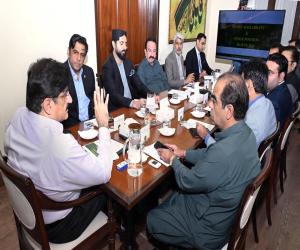 Sindh CM warns against wheat hoarding, orders crackdown against hoarders 