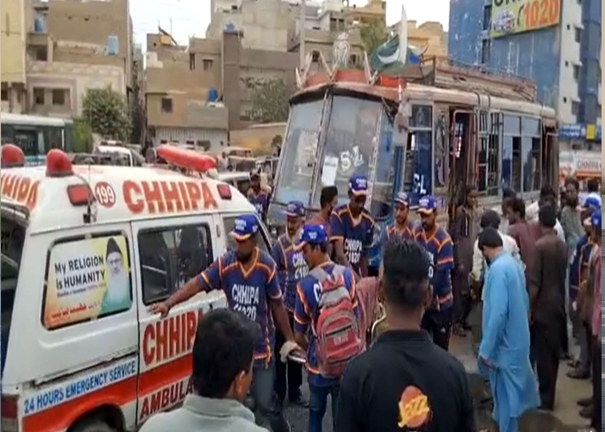 کراچی، کورنگی میں  ٹریلر کی ٹکر سے دو موٹرسائیکل سوار جاں بحق