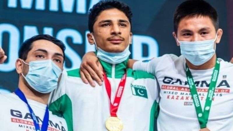 محنت، لگن اور کچھ کردکھانے  کےجنون   نے پاکستانی نوجوان شاہ زیب خان کومکسڈ مارشل  آرٹس  ایشین چیمپئن شپ میں گولڈ میڈل جتا دیا