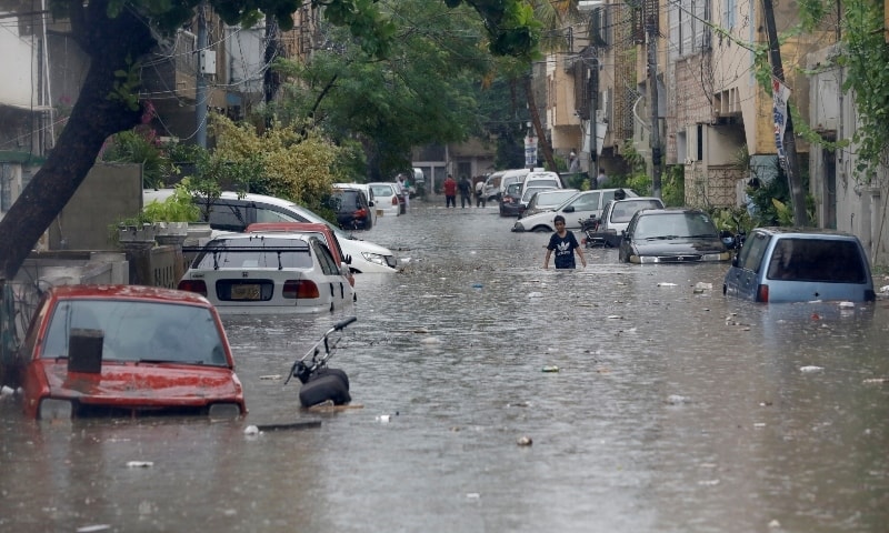کراچی میں بادل آج  خوب جم کر بسے