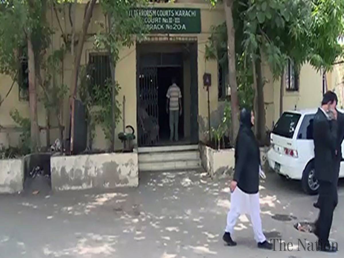 کراچی کی انسداد دہشت گردی عدالت نے دھماکہ خیز مواد اور غیر قانونی اسلحہ رکھنے کے مقدمات میں ملزم کو بری کردیا