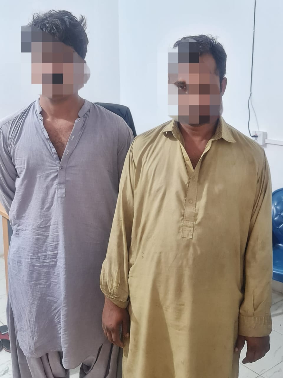 کراچی میں جمالی پل کے قریب گاڑی سے دوسو اسی کلو منشیات برآمد کر کے دو ملزمان کو گرفتار کرلیا گیا۔