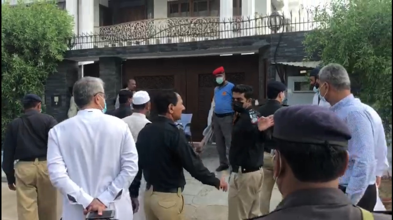 کراچی کے پوش علاقےڈیفنس کے بنگلے میں واردات کی کوشش ڈاکووں کو مہنگی پڑگئی